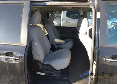 2017 Toyota Sienna Limited Premium 7 Passenger z USA, uszkodzony, nr VIN 5TDDZ3DC8HS147513